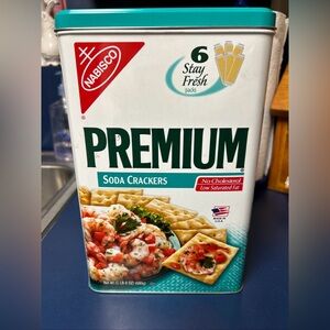 Nabisco Premium Soda Crackers 2004 Vintage Collectible Advertisement Tin